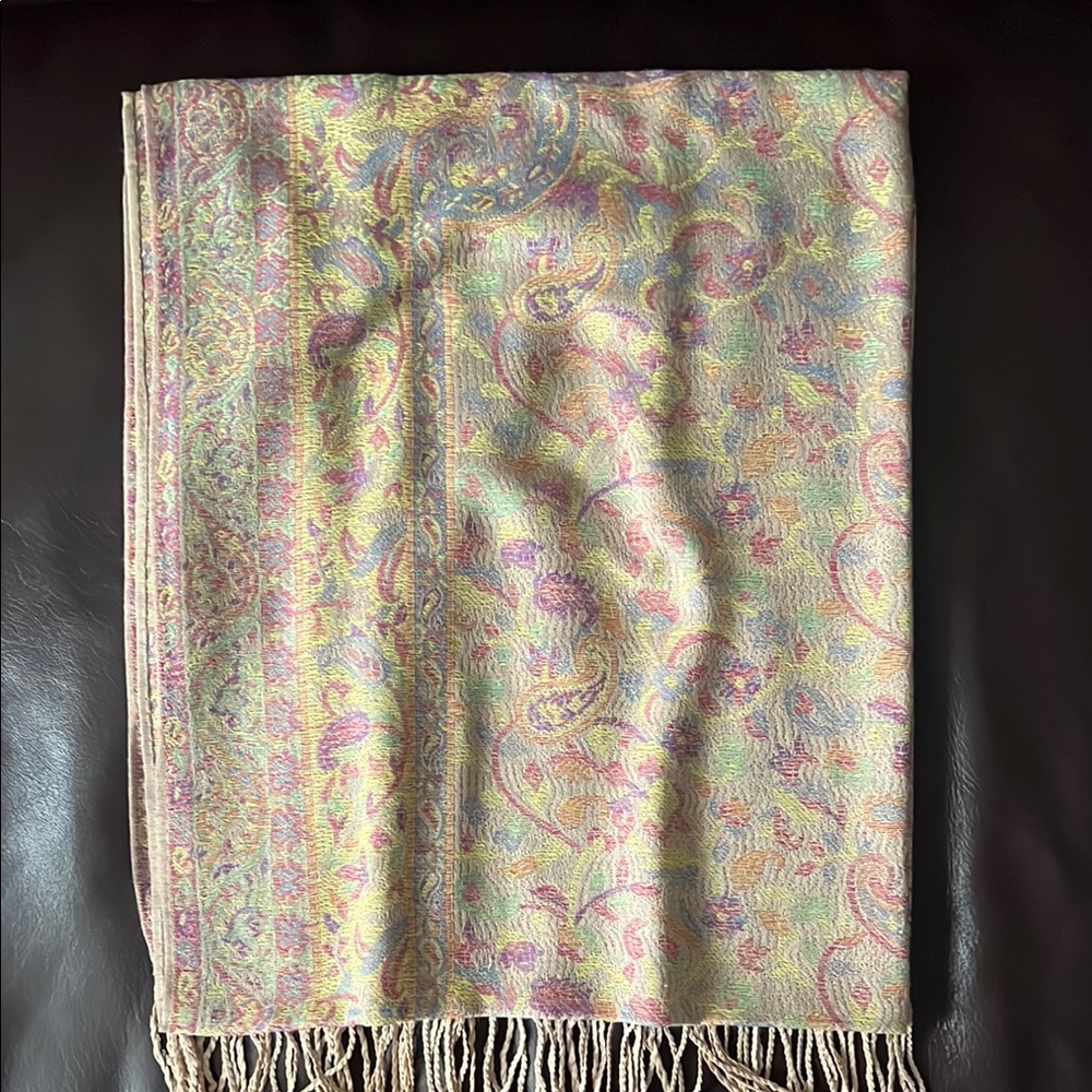100% SILK AND CASHMERE, Paisley Patterned Scarf with Fringe AUTHENTIC NWT - Picture 1 of 4